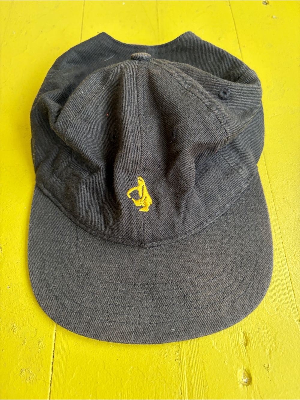 Black Krooked skate Men's Baseball Cap with Yellow Embroidered Logo